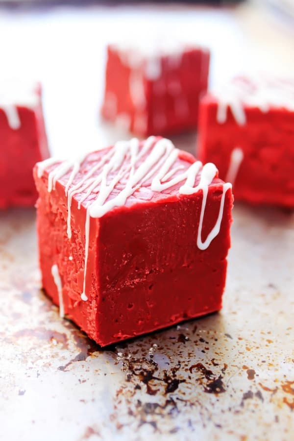 Easy red velvet fudge drizzled with white chocolate