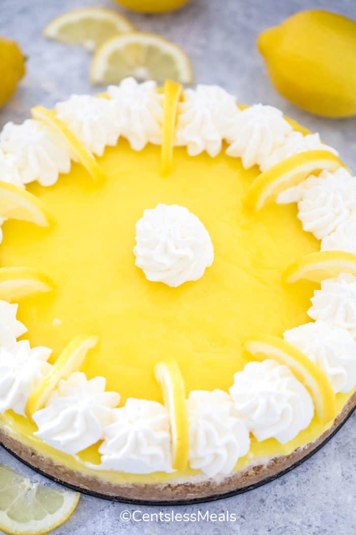 Lemon Cheesecake with whipped cream and slices of lemon