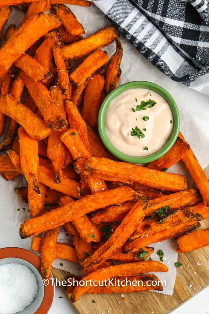 cooked Air Fryer Frozen Sweet Potato Fries with dip