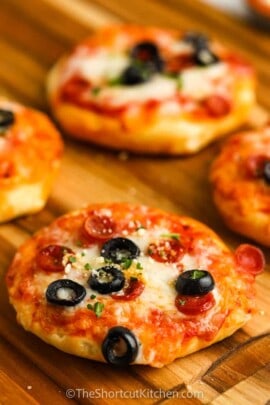 close up of Air Fryer Mini Pizzas