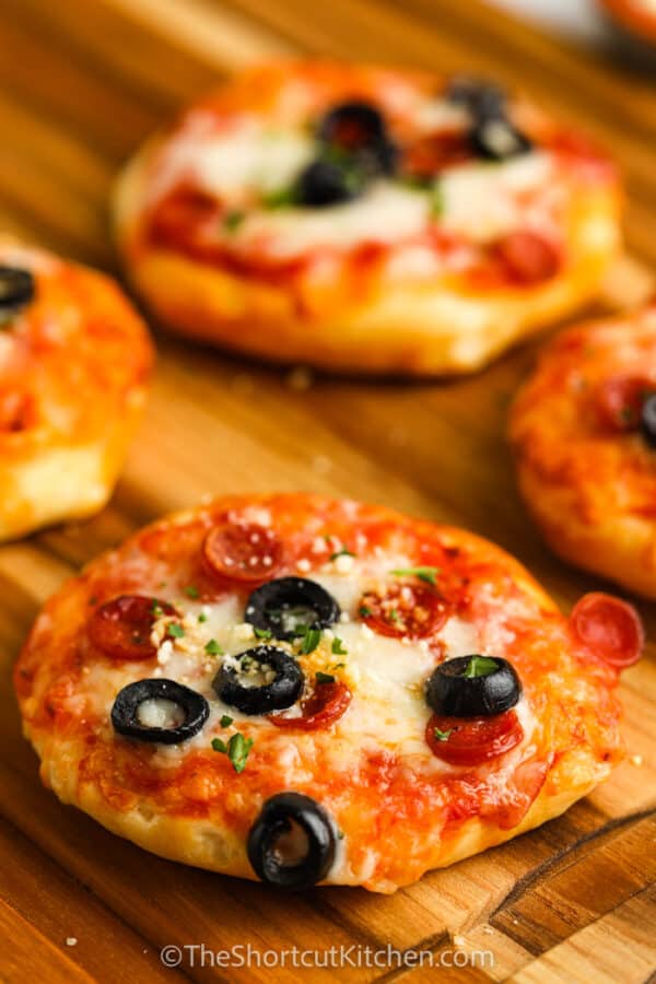 Air Fryer Mini Pizzas (Quick 15 Minute Recipe!) The Shortcut Kitchen
