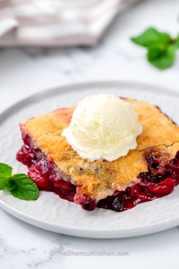 Mixed Berry Dump Cake (Only 3 Ingredients!) The Shortcut Kitchen