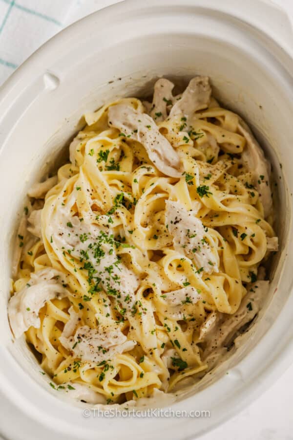 CrockPot Chicken Alfredo (Simple 10 Minute Prep!) The Shortcut Kitchen