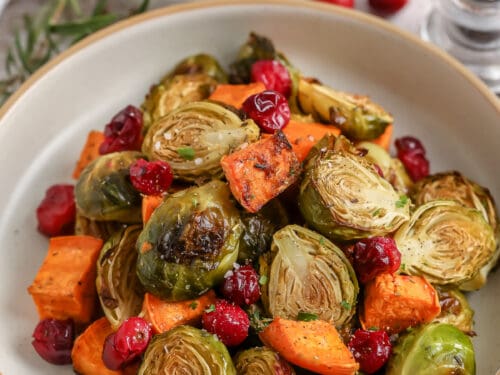 https://centslessdeals.com/wp-content/uploads/2022/03/Roasted-Vegetables-TheShortcutKitchen-16-500x375.jpg