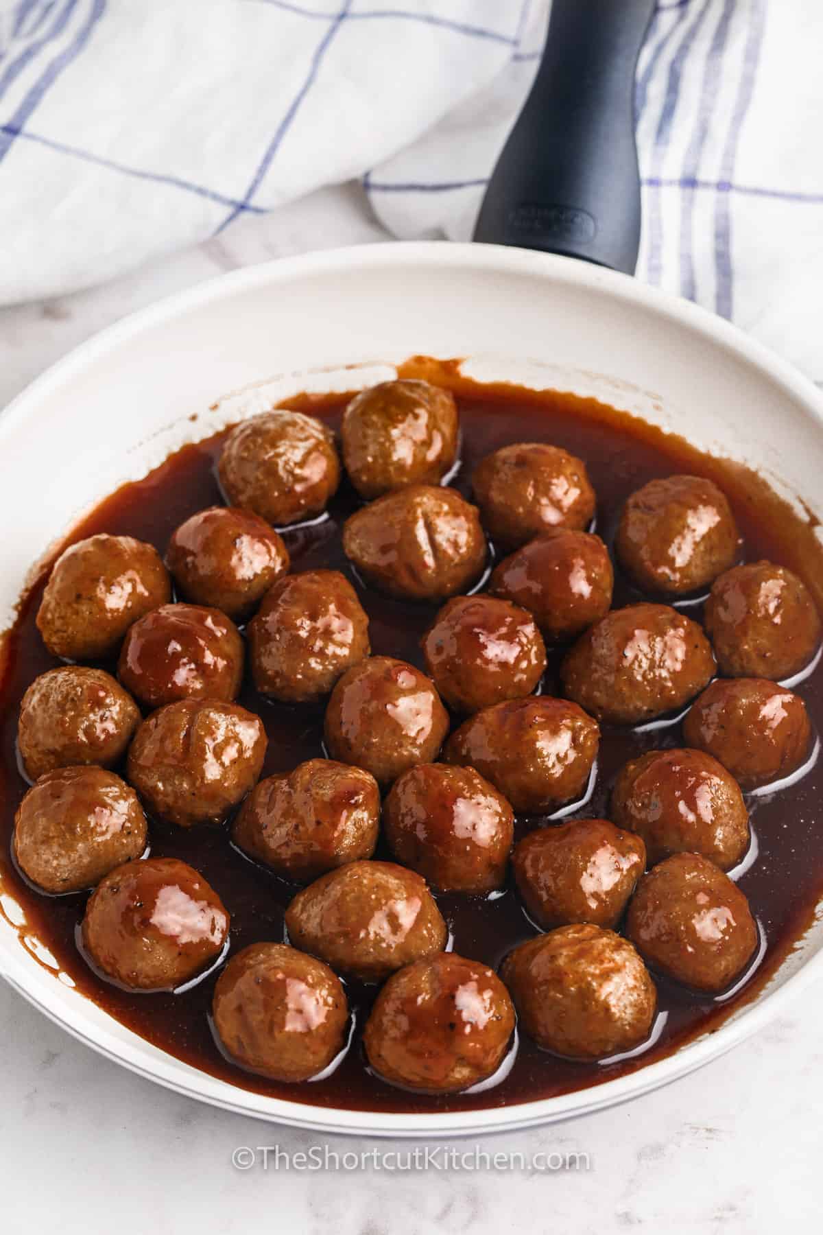 pan full of sauce and meatballs to make Easy BBQ Meatballs