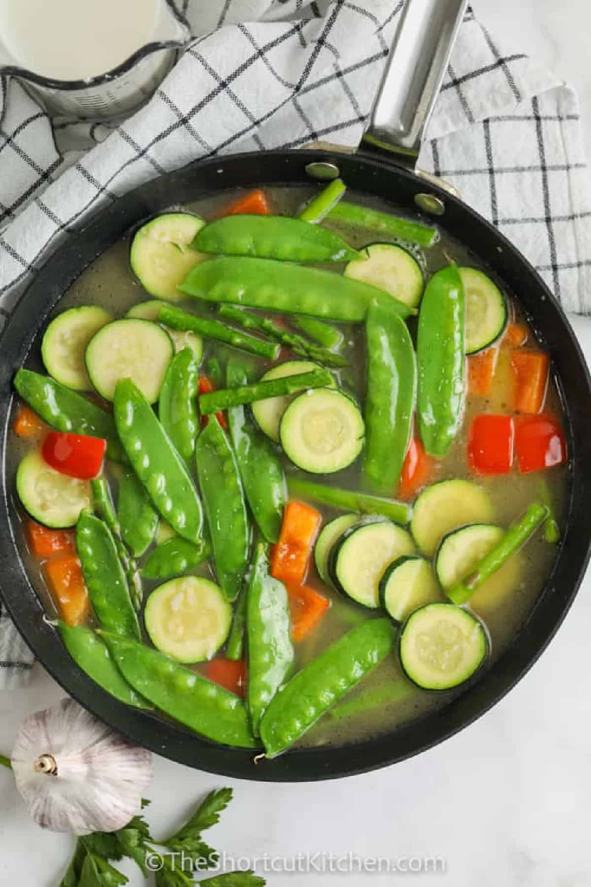 pasta primavera recipe vegetables in a frying pan