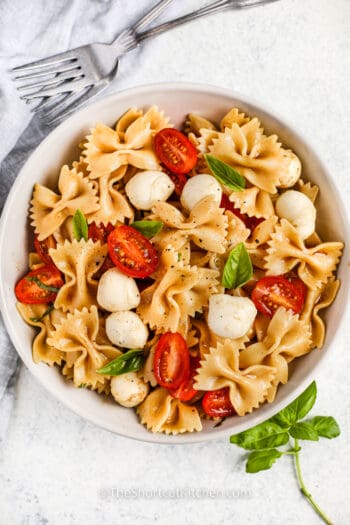 Caprese Pasta Salad Recipe (30 Minute Recipe!) - The Shortcut Kitchen