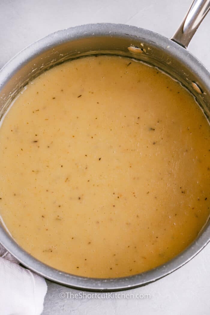 turkey gravy without drippings in a pot