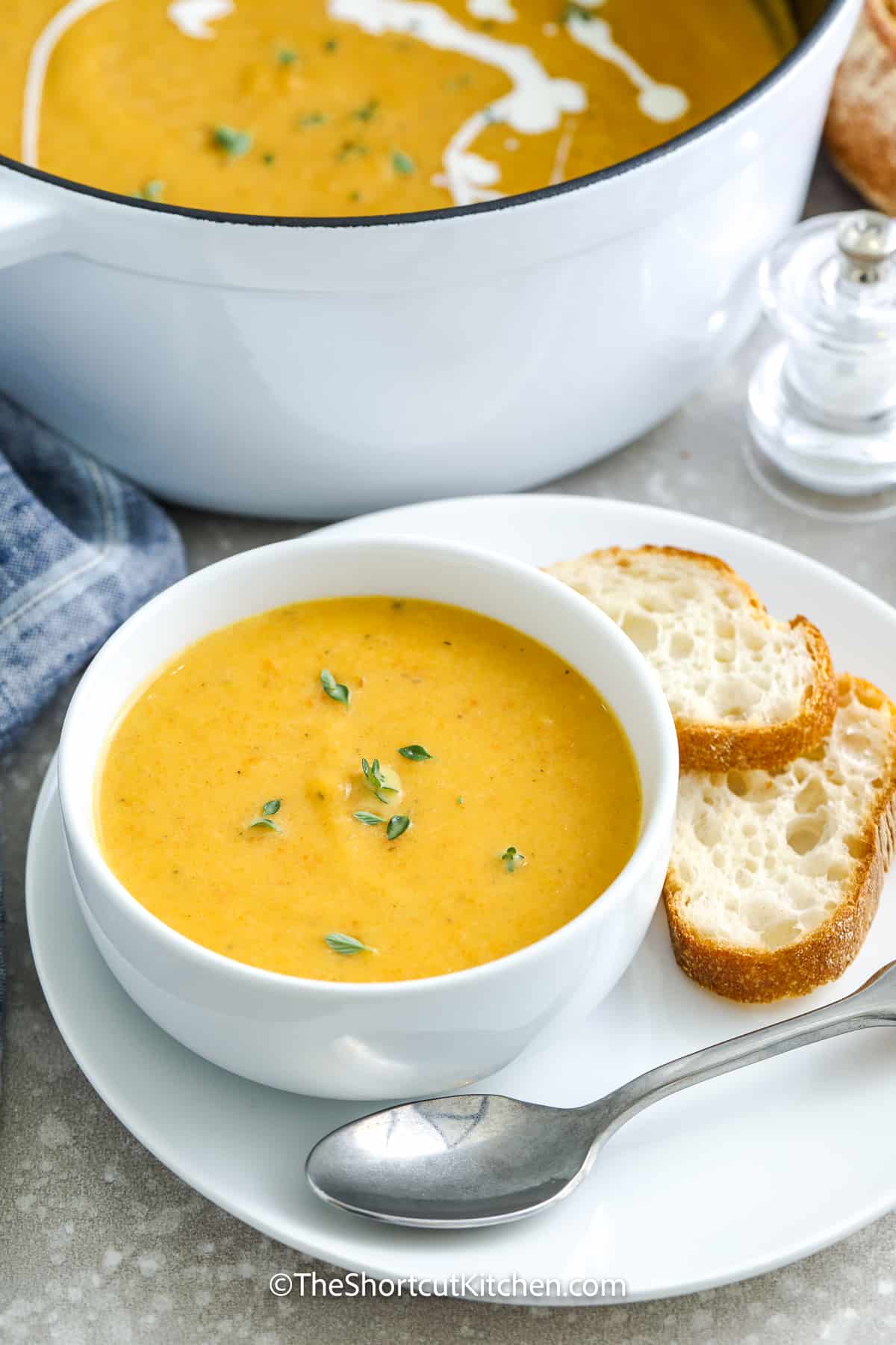 easy butternut squash soup with bread slices