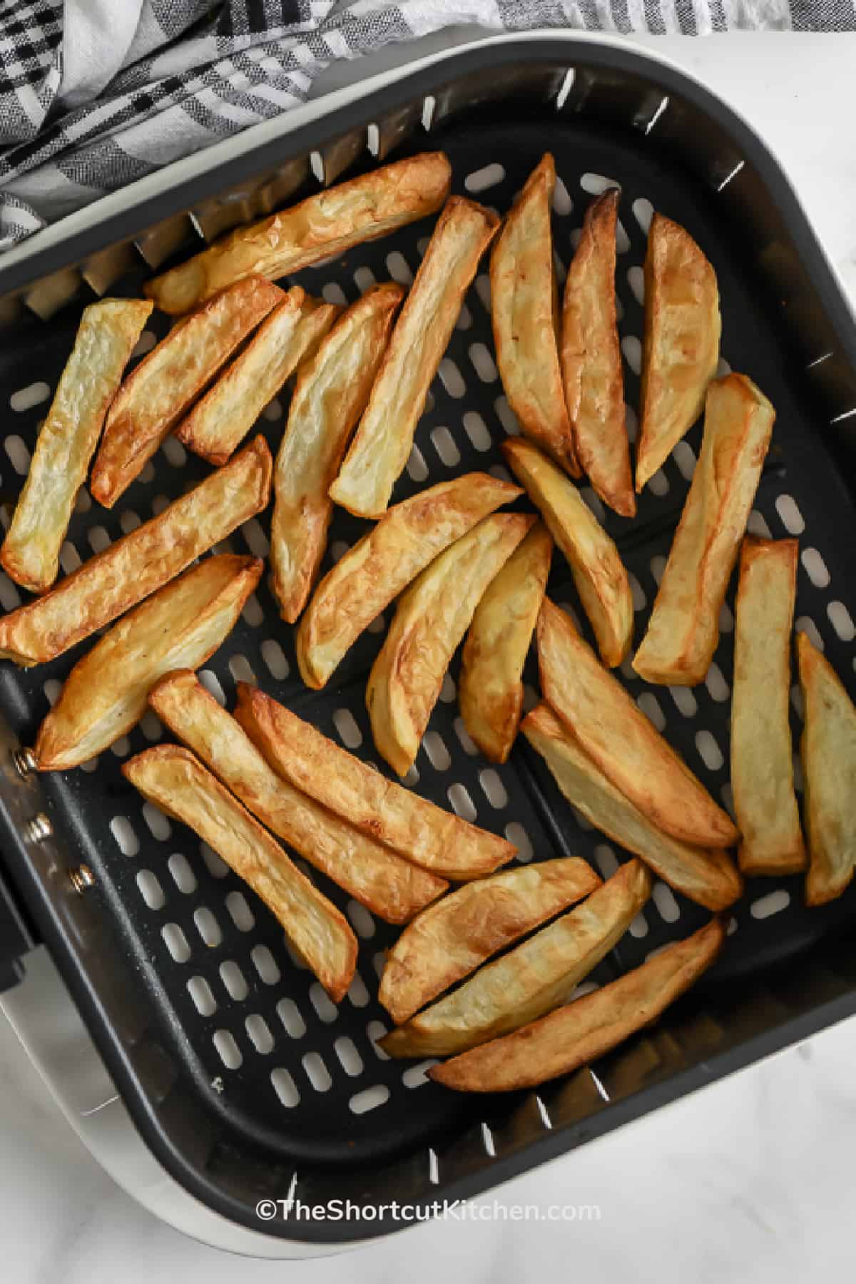 fries cooked in air fryer tray