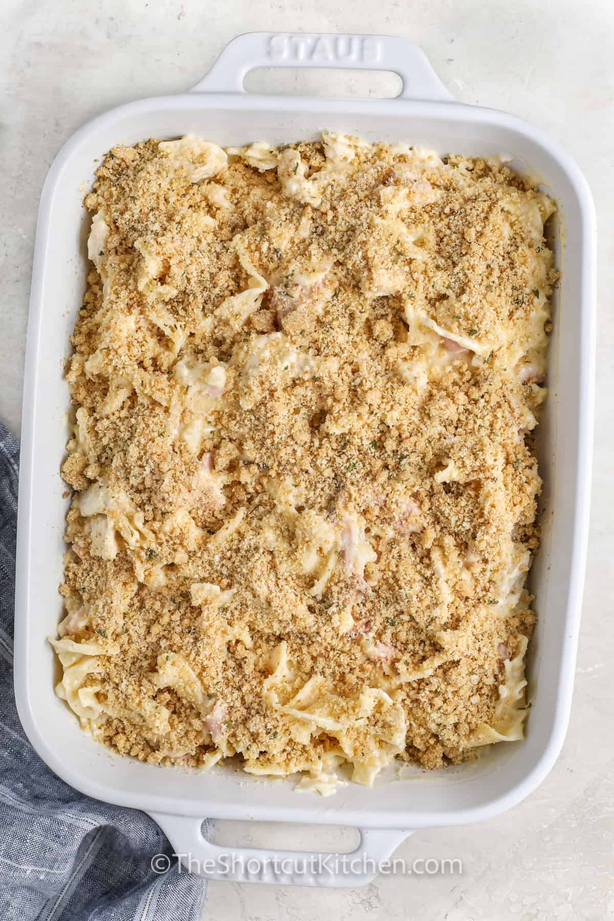 chicken cordon bleu casserole topped with a breadcrumb topping