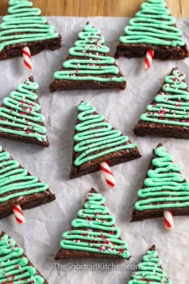 easy Christmas Tree Brownies with green icing