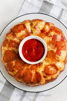 plated Pull Apart Pizza Bread with marinara