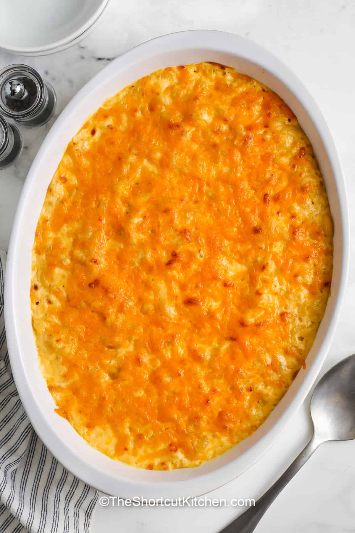 baked sour cream macaroni and cheese casserole