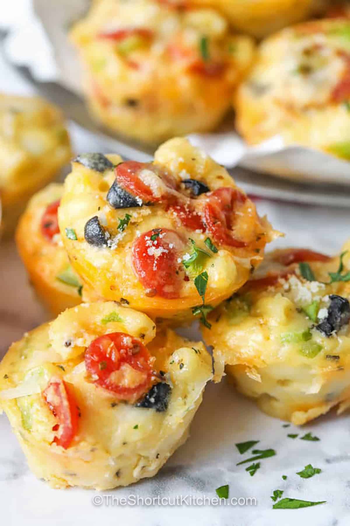cheesy Mac and Cheese Pizza Bites